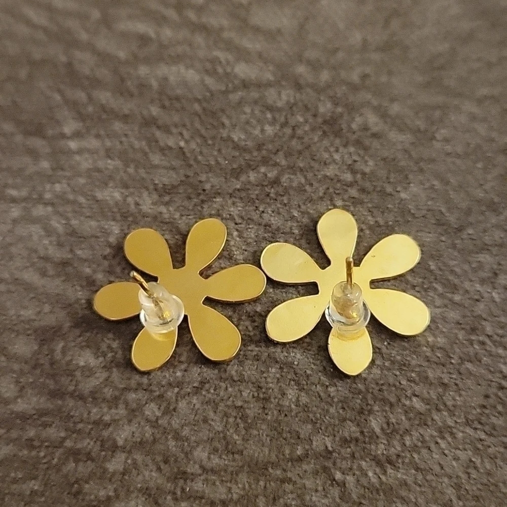 3/$30 Hammered Goldtone Flower Post Earrings
